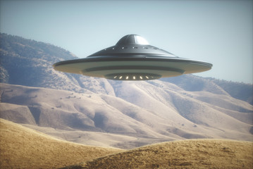 UFO - Unbekanntes Flugobjekt. Außerirdisches Raumschiff, das auf dem Planeten Erde fliegt.