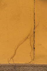 Riss in der Hauswand