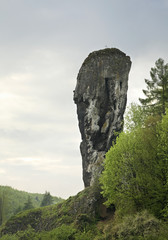 Maczuga Herkulesa monadnock near Pieskowa Skala (Little Dog's Rock) castle at Ojcow National Park.Poland - obrazy, fototapety, plakaty