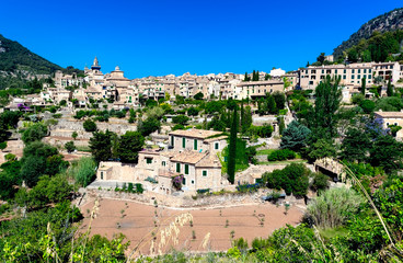 Fototapeta premium Ancient mountain town Valldemossa in Majorca island, Tramuntana mountains, Spain
