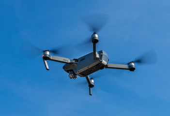Fototapeta na wymiar Drohne in der Luft 