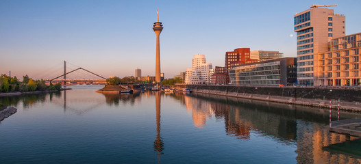 Naklejka premium Düsseldorf - Medienhafen; Niemcy