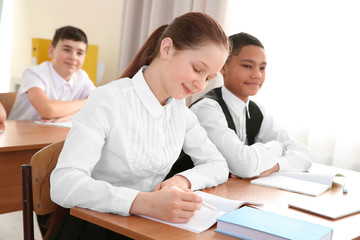 Obraz premium Pupils sitting at desk in classroom