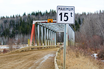 Maximum weight restriction on a country bridge