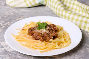 Spaghetti bolognese with cheese