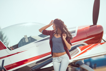 Woman pilot and airplane © Buyanskyy Production