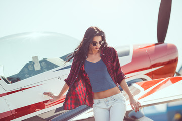 Woman pilot and airplane © Buyanskyy Production