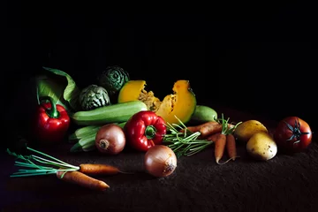 Küchenrückwand glas motiv Gemüse Sammlung frisches Gemüse auf dunklem rustikalem Hintergrund. Konzept für gesunde Ernährung. Veganes Abendessen