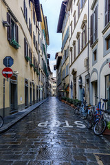 Obraz na płótnie Canvas Narrow streets in Florence.Italy