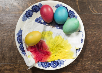 malowanie jajek na Wielkanoc