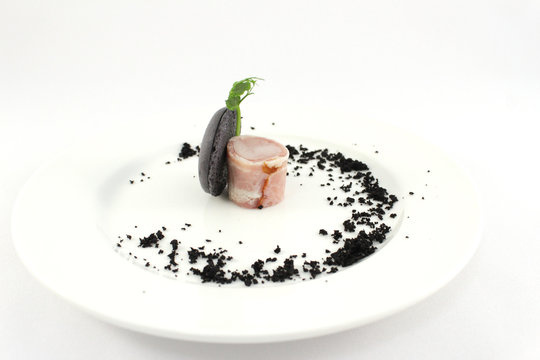 Roll of rabbit in bacon with marocoon