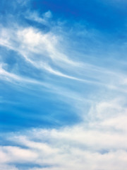 青い空と筋雲