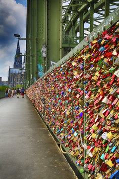 1000 Farben Hohenzollern Br&uuml;cke