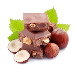 Chocolate with hazelnuts .