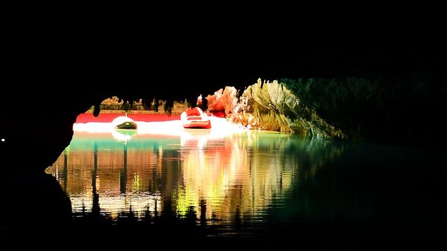 Gizemli Mağaradaki Yansıma
