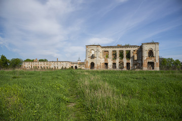 Fototapeta na wymiar Ruins of Sanguszko Palace