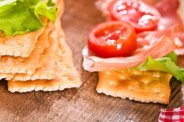 Crackers with ham and avocado. 
