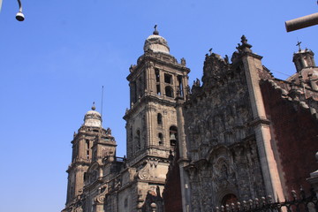 Fototapeta na wymiar les clochers de la cathédrale métropolitaine