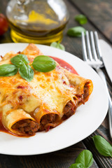 Cannelloni with meat and cheese