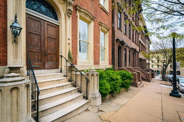 Fototapeta na wymiar Row houses on Mount Vernon Place in Mount Vernon, Baltimore, Maryland.