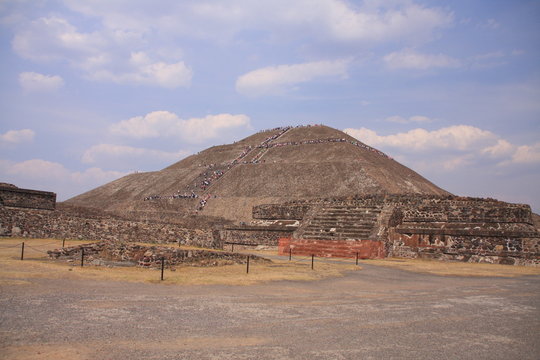 la pyramide du soleil de Teotihuacan