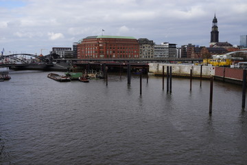 ヨーロッパ　街並み　運河　　ビル　町