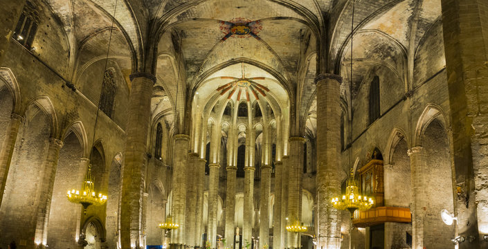 Bas&iacute;lica de Santa Mar&iacute;a del Mar en Barcelona, de estilo g&oacute;tico catal&aacute;n en Febrero de 2017