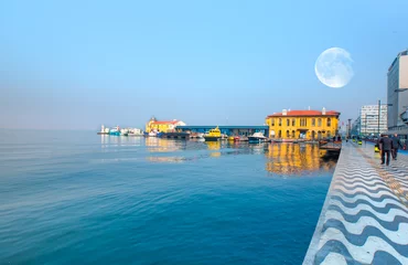 Foto op Plexiglas Uitzicht vanaf Kordon naar Pasaport Pier in Izmir © muratart