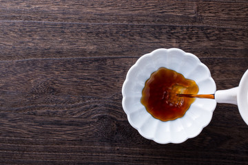 醤油を注ぐ © BRAD