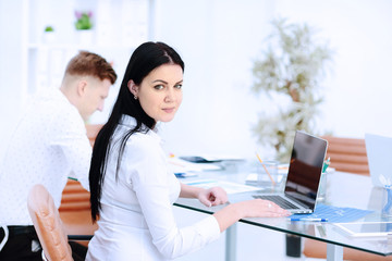 Obraz premium Happy businesswoman with colleagues in the background