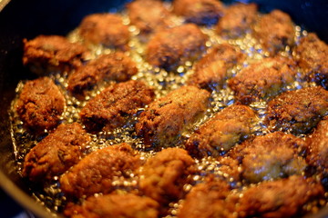 frying vegetable balls 