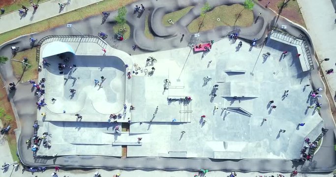 Top view of crowd people playing at skatepark. Shot with a time lapse style in 4K resolution