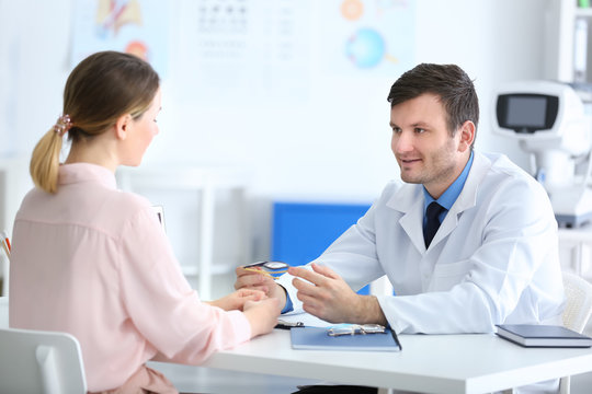 Woman visiting male ophthalmologist in clinic
