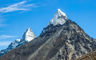 Photo sur Plexiglas Cho Oyu Nirekha (6169 m), Kangchung (6063 m), and Cholo (6089 m) in the area of Cho Oyu. View Ngozumba glacier near Thopak Tsho (4990 m) - Gokyo region, Nepal, Himalayas