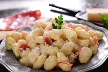 Gnocchi with prosciutto ham and cheese sauce