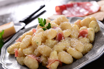 Gnocchi with prosciutto ham and cheese sauce