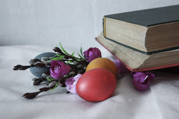 Easter eggs: red, gold and green © kseniiavladimir