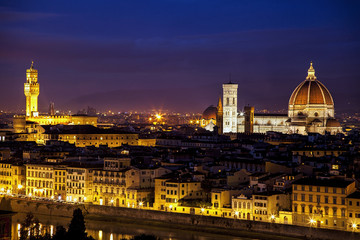 Fototapeta na wymiar Florence's Duomo at twilight