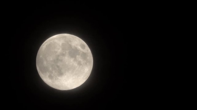 4K・満月と薄雲-2・タイムラプス_03-985