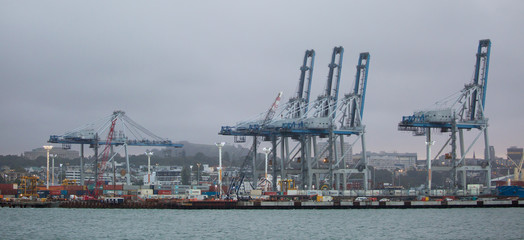 Fototapeta na wymiar Industriehafen in Auckland