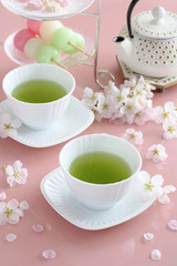 桜の花と緑茶
