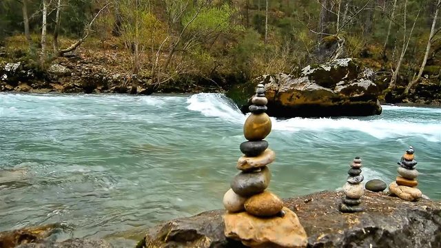 Doğada Zen taşı Sanatı