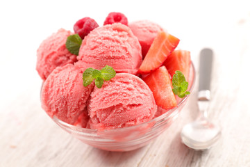 strawberry ice cream