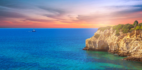 Fototapeta na wymiar Küstenlinie Algarve, Portugal