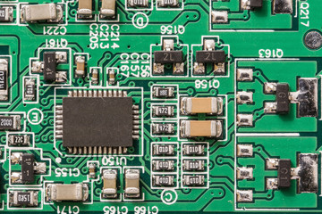 Electronic components with a microprocessor on the printed circuit board.
