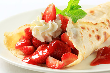 Crepe with fresh strawberries