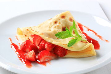 Crepe with fresh strawberries