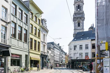 Poster ANTWERPEN, BELGIË - 18 augustus 2016. Prachtig straatbeeld van de oude stad in Antwerpen, België, is al lang een belangrijke stad in de Lage Landen, zowel economisch als cultureel. © ilolab