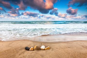 Obraz premium Five stones by the sea