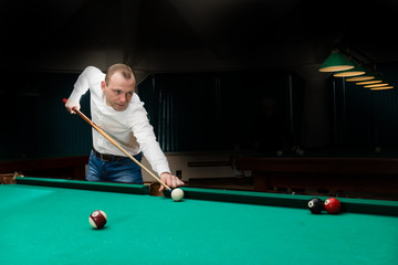Male athlete game pool billiard, Shallow dof